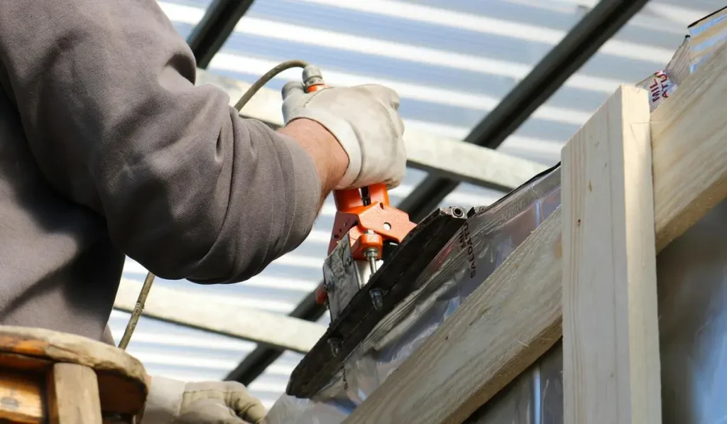 Top Best Tips for DIY Roofing